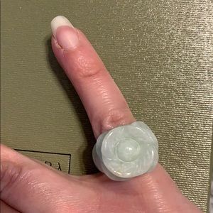 Polished stone peridot ring